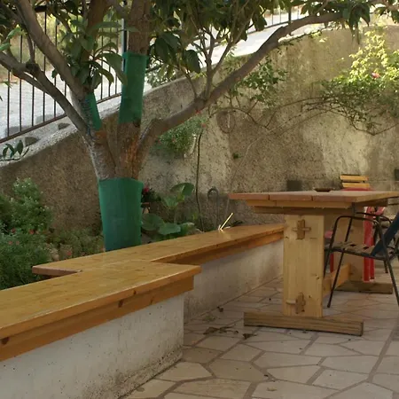 945b Διαμέρισμα *